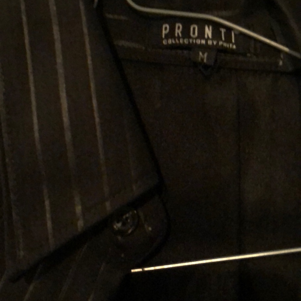Button downs - Picture 3 of 8
